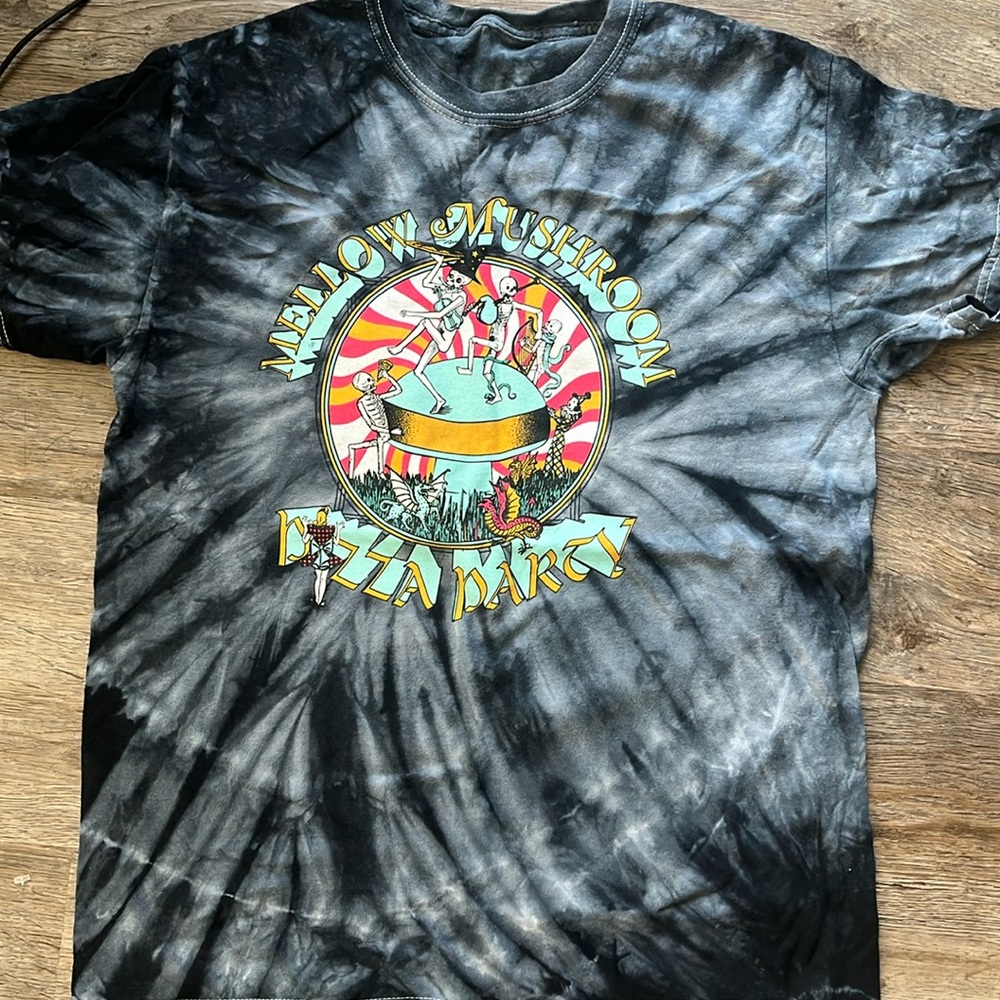 Tie dye graphic tee